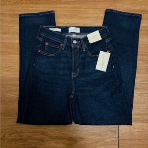 NEW Universal Thread Women’s Deep Indigo Straight Jeans